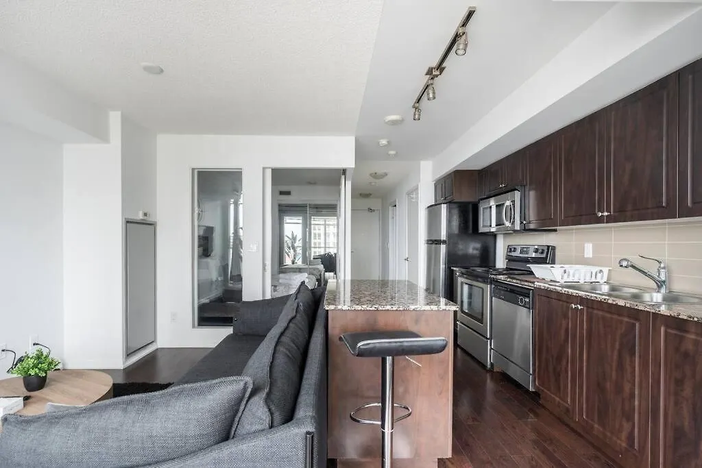 Lägenhet 1 Bdrm Condo With Lakeshore Views Free Parking In Downtown Toronto
