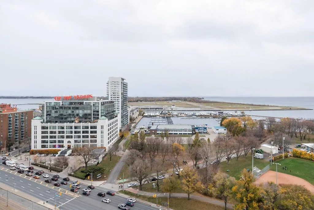 1 Bdrm Condo With Lakeshore Views Free Parking In Downtown Toronto