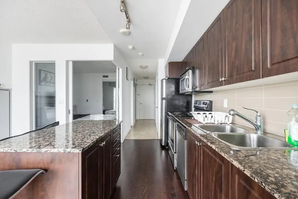 1 Bdrm Condo With Lakeshore Views Free Parking In Downtown Toronto 0*,  Kanada