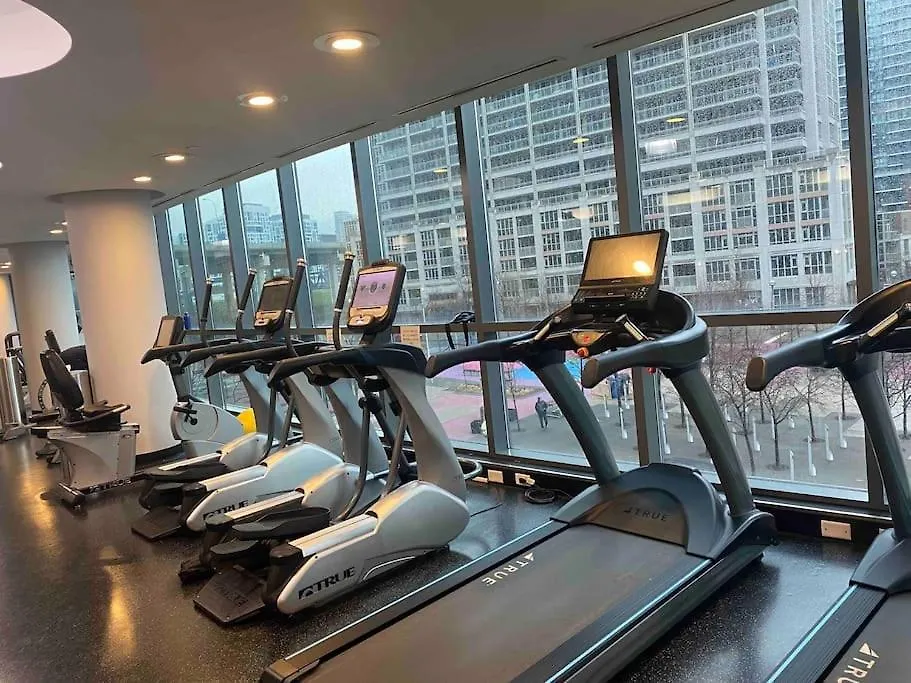 1 Bdrm Condo With Lakeshore Views Free Parking In Downtown Toronto 0*,