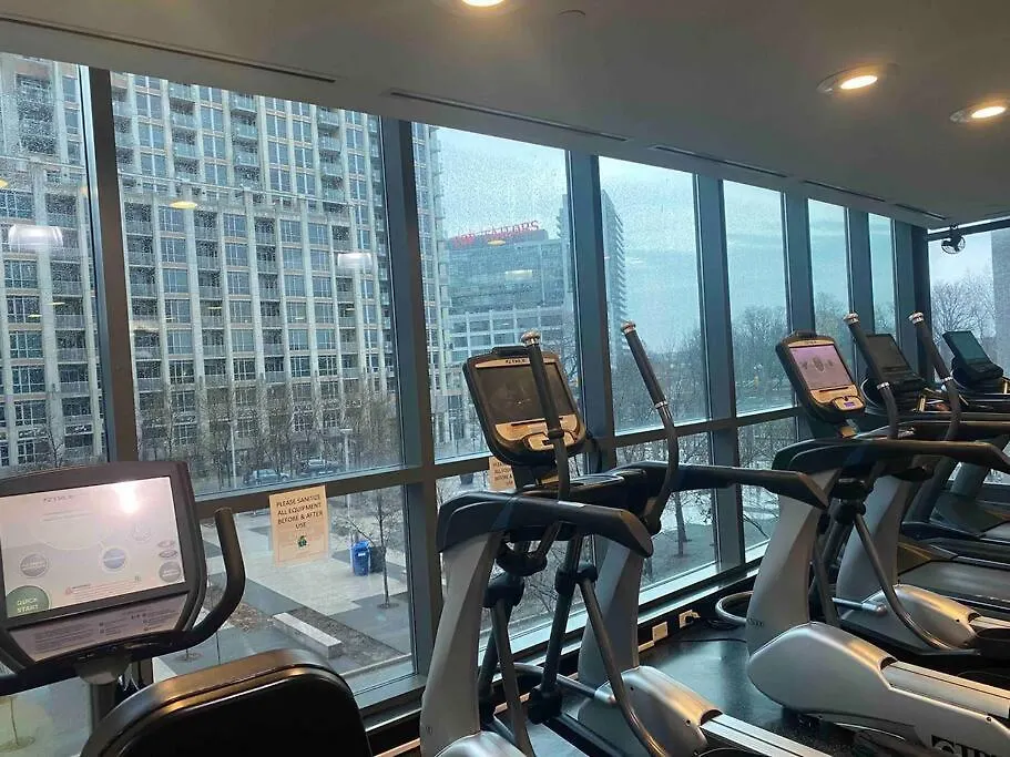 Apartment 1 Bdrm Condo With Lakeshore Views Free Parking In Downtown Toronto